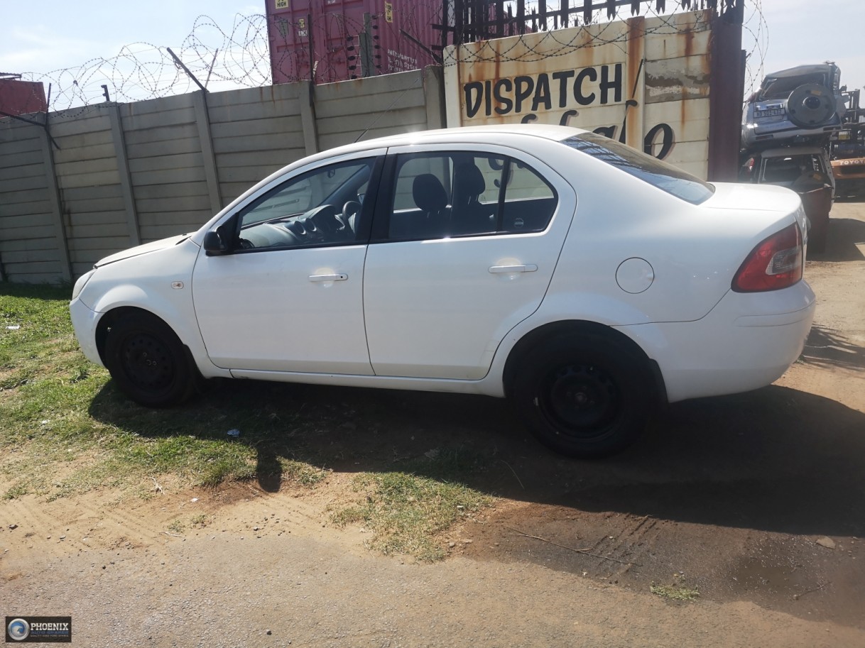 Ford Ikon 1.6 Sedan 