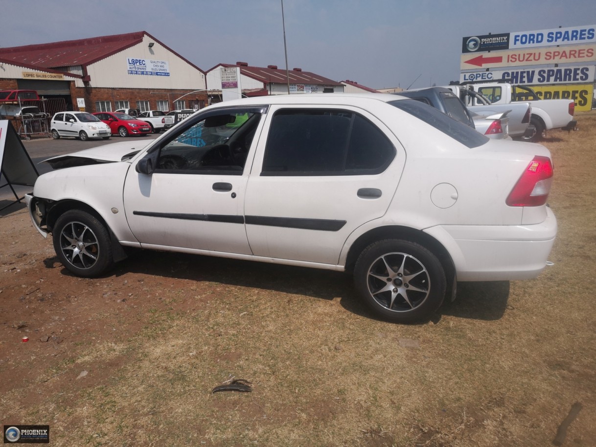 Ford Ikon 1.6 Sedan 