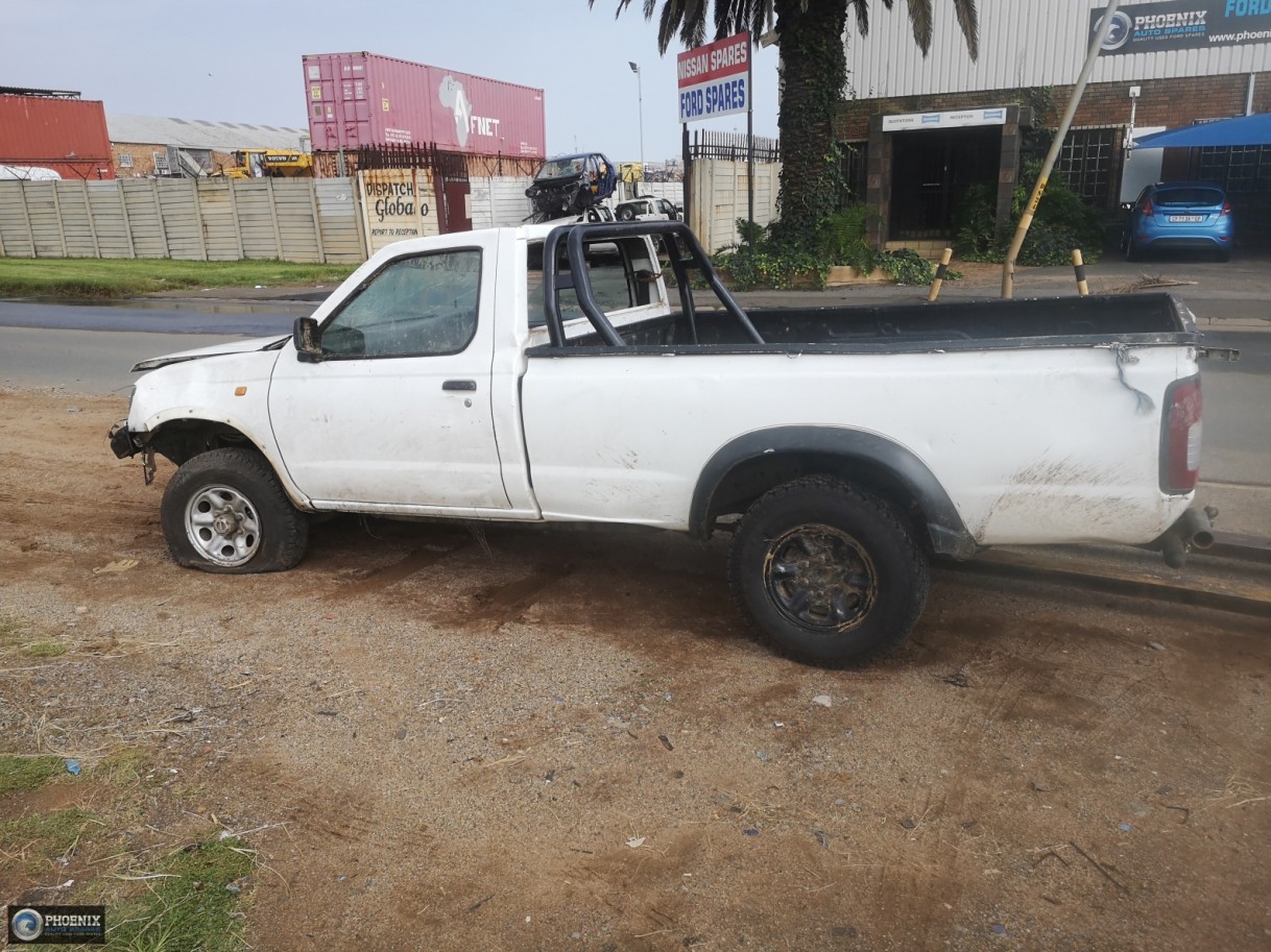 Nissan Np300 2.4 petrol 