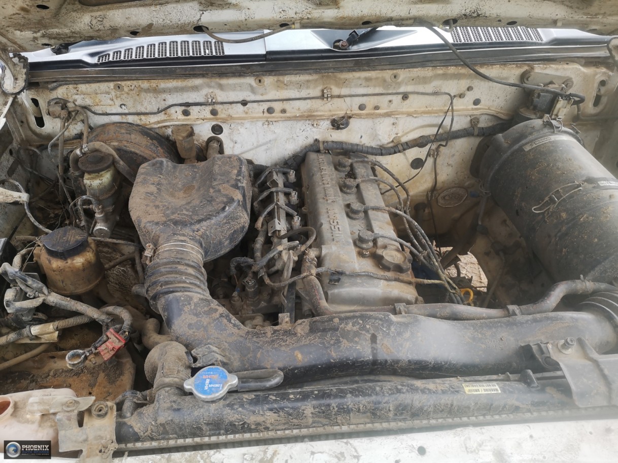 Nissan Np300 2.4 petrol 