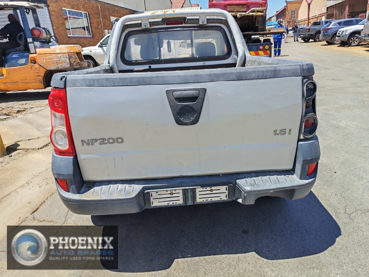 Nissan  NP200